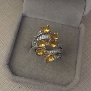NEW Pretty design yellow quatz Cz’s Ring